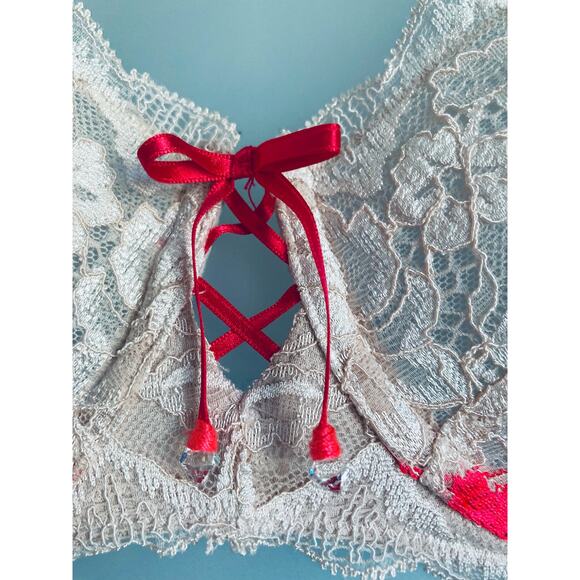 Victoria's Secret Unlined Bra 34D NWOT - Picture 3 of 9